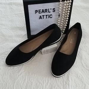 Gloria Vanderbilt slip on shoes